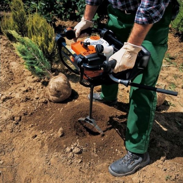 STIHL Benzin-Bohrgerät BT 121 im Verleih